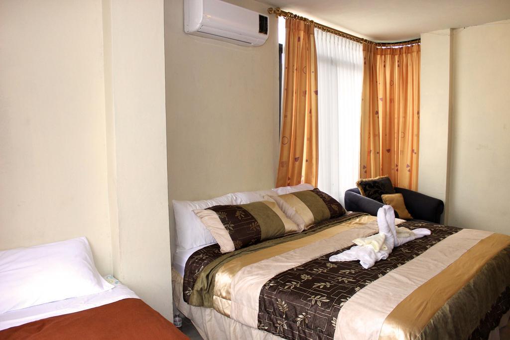 Hotel Planet House Puerto Ayora  Zimmer foto