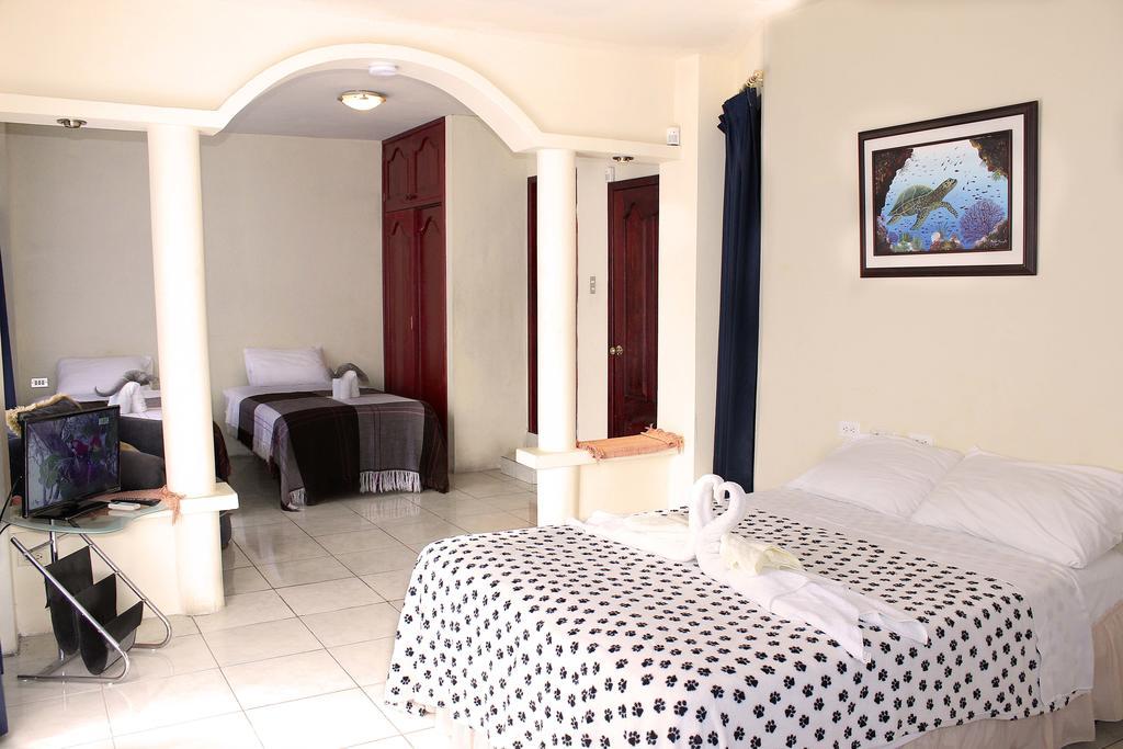 Hotel Planet House Puerto Ayora  Zimmer foto