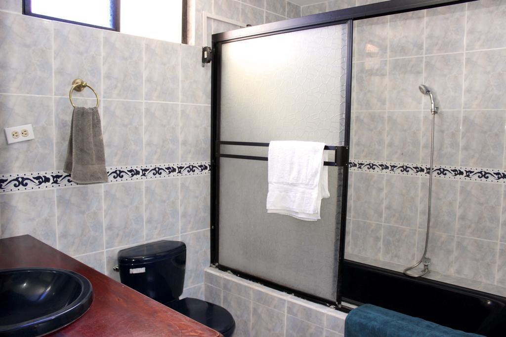 Hotel Planet House Puerto Ayora  Zimmer foto