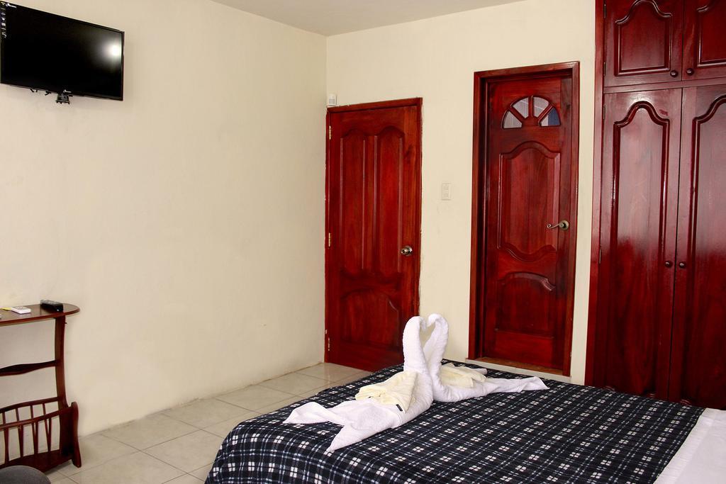 Hotel Planet House Puerto Ayora  Zimmer foto